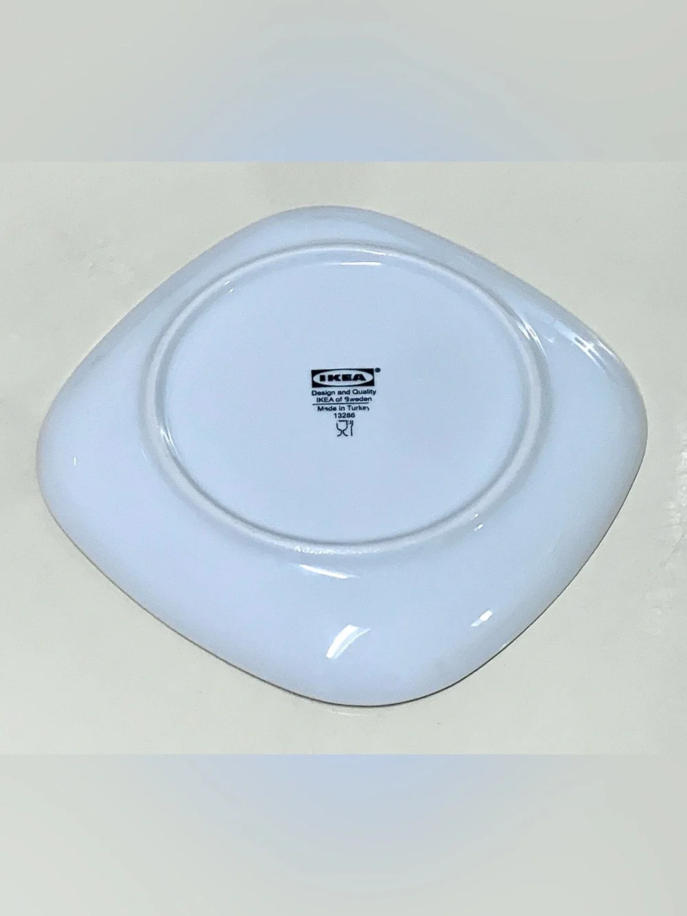 White IKEA VARDERA 13286 Soft Angle Square Dinner Plate